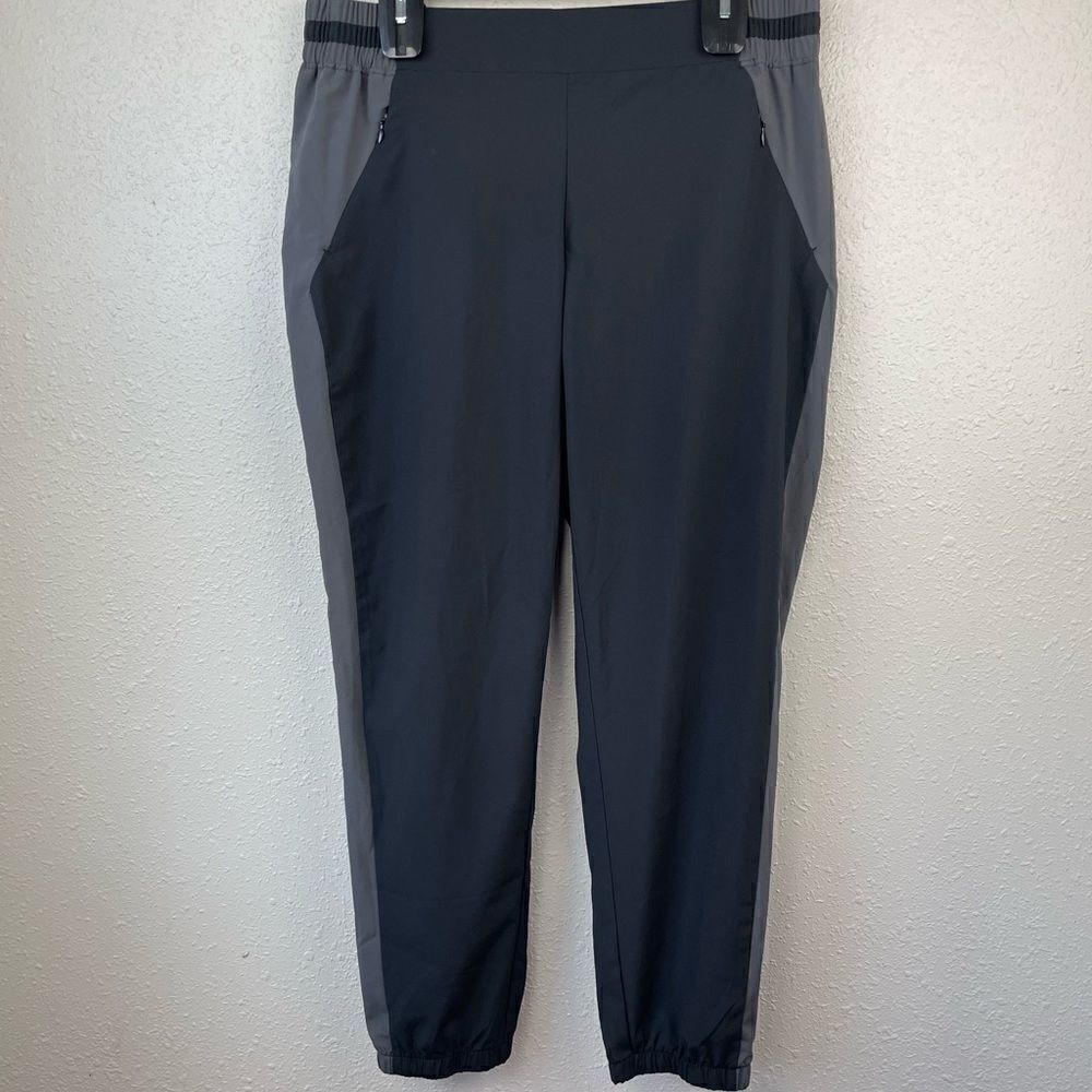 Fabletics Black and Gray Athletic Capri Pants Size L EUC